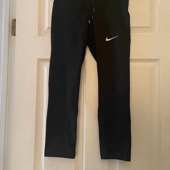 Brand New Nike Cropped Epic Run Tight Fit Leggings - Picture 1 of 8